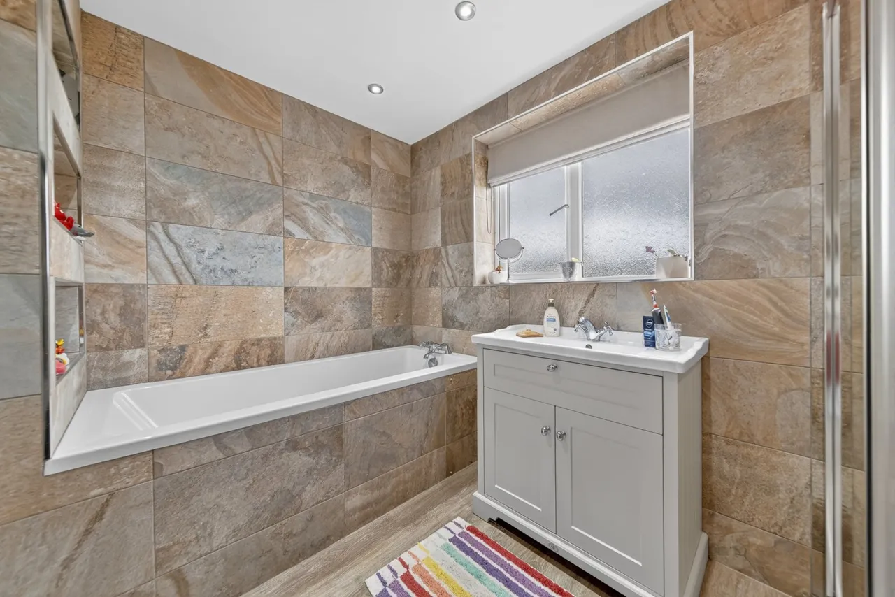 West End Close, Horsforth, LS18, photo 16