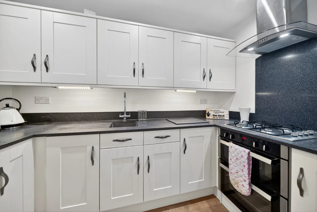 West End Close, Horsforth, LS18, photo 22