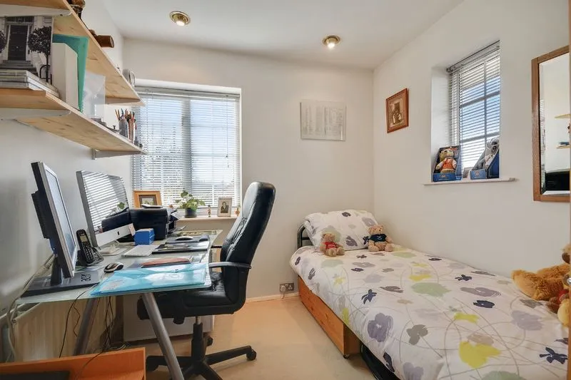 Parkwood Close Nork, Banstead SM7 1JL, photo 10