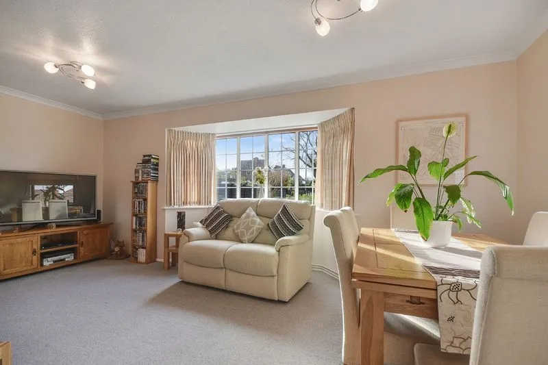 Parkwood Close Nork, Banstead SM7 1JL, photo 6