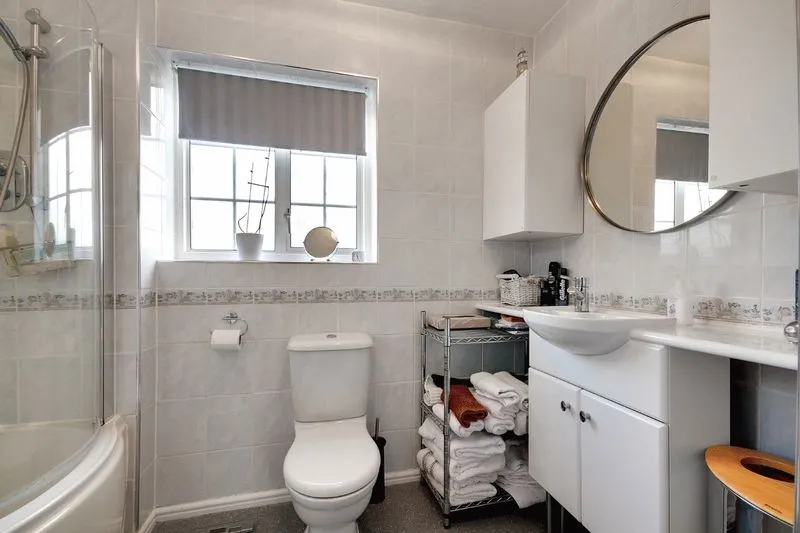 Parkwood Close Nork, Banstead SM7 1JL, photo 9