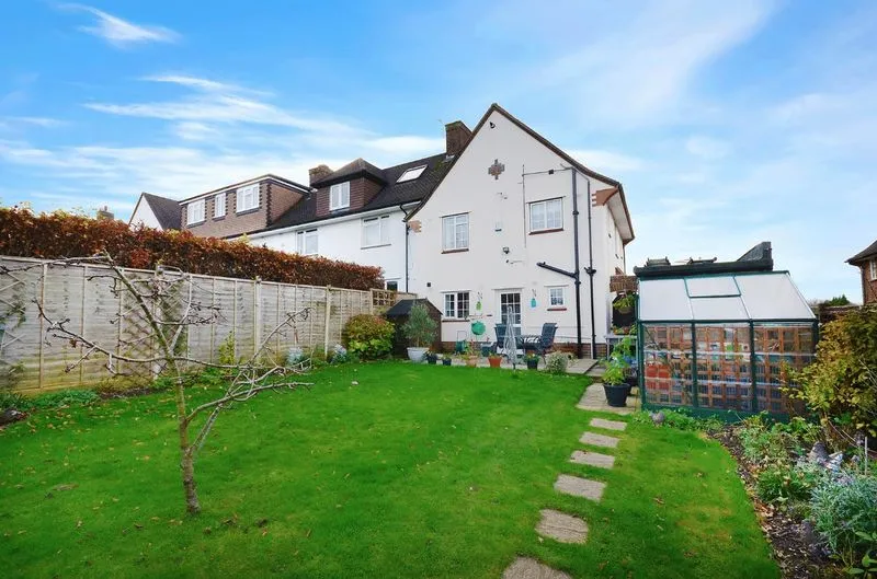 Parkwood Close Nork, Banstead SM7 1JL, photo 5