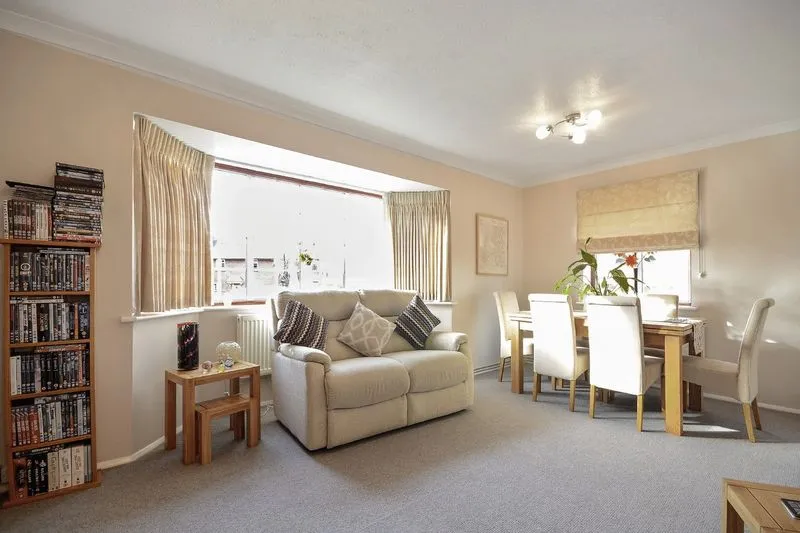 Parkwood Close Nork, Banstead SM7 1JL, photo 4