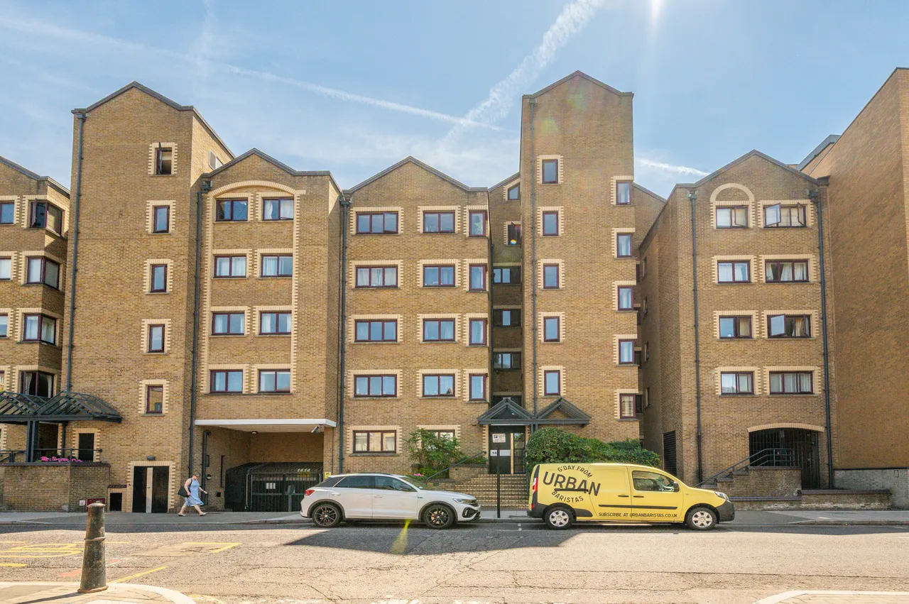 1 bed flat for sale — Flat 9, 142 Wapping High Street, London