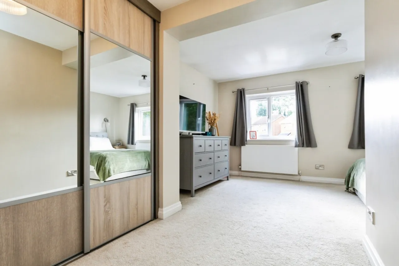 Dowland Gardens, High Green, S35, photo 14