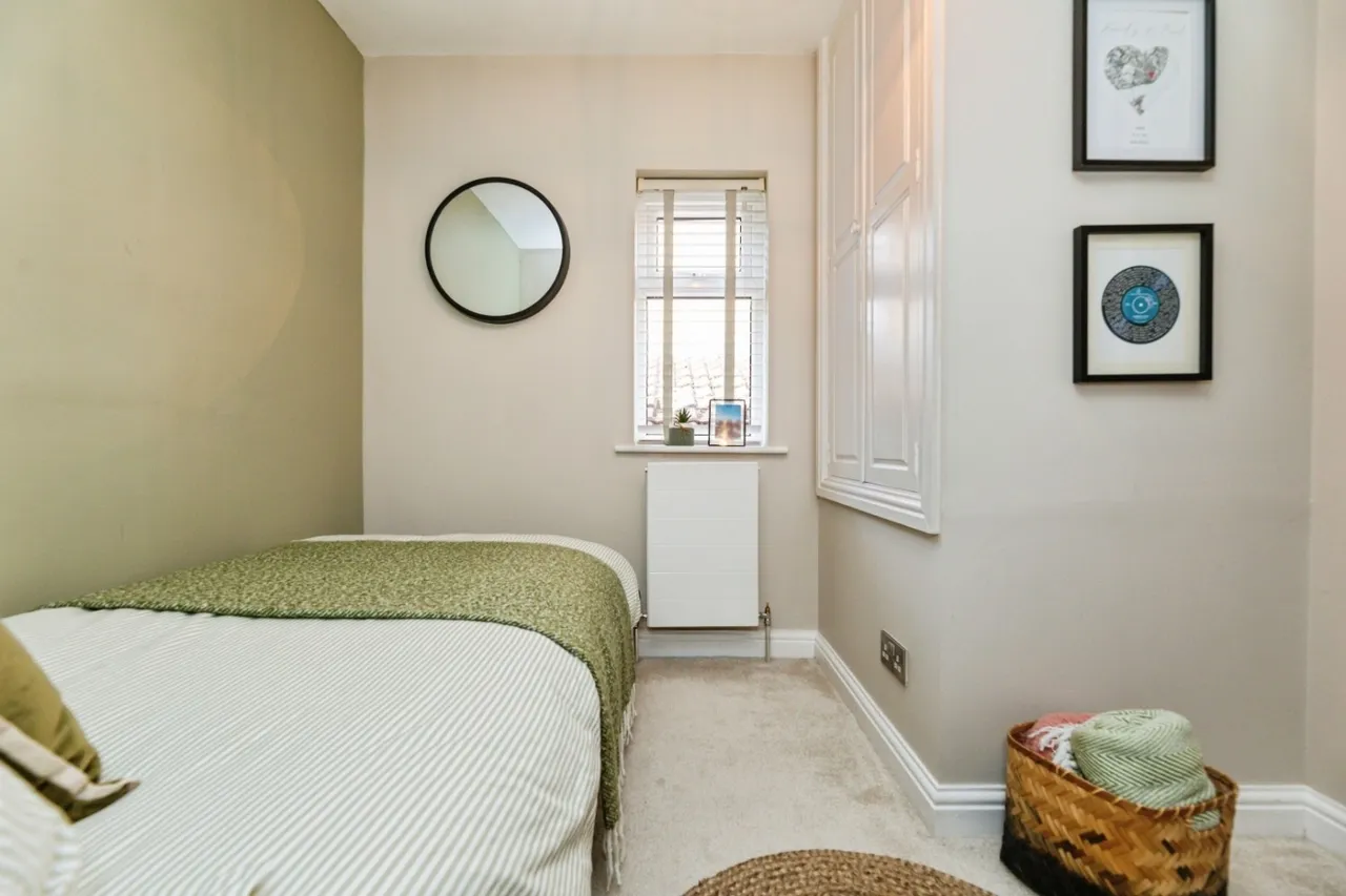 Dowland Gardens, High Green, S35, photo 18