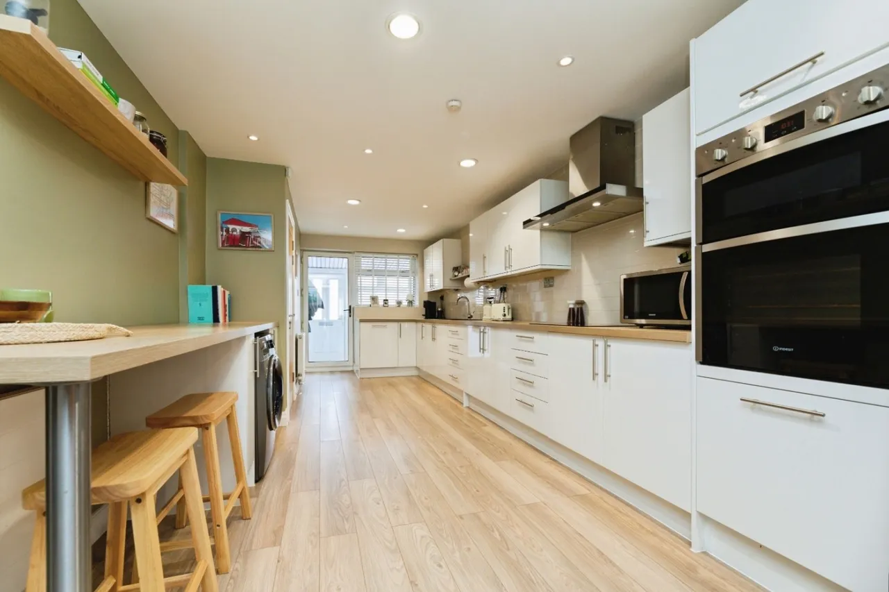 Dowland Gardens, High Green, S35, photo 5