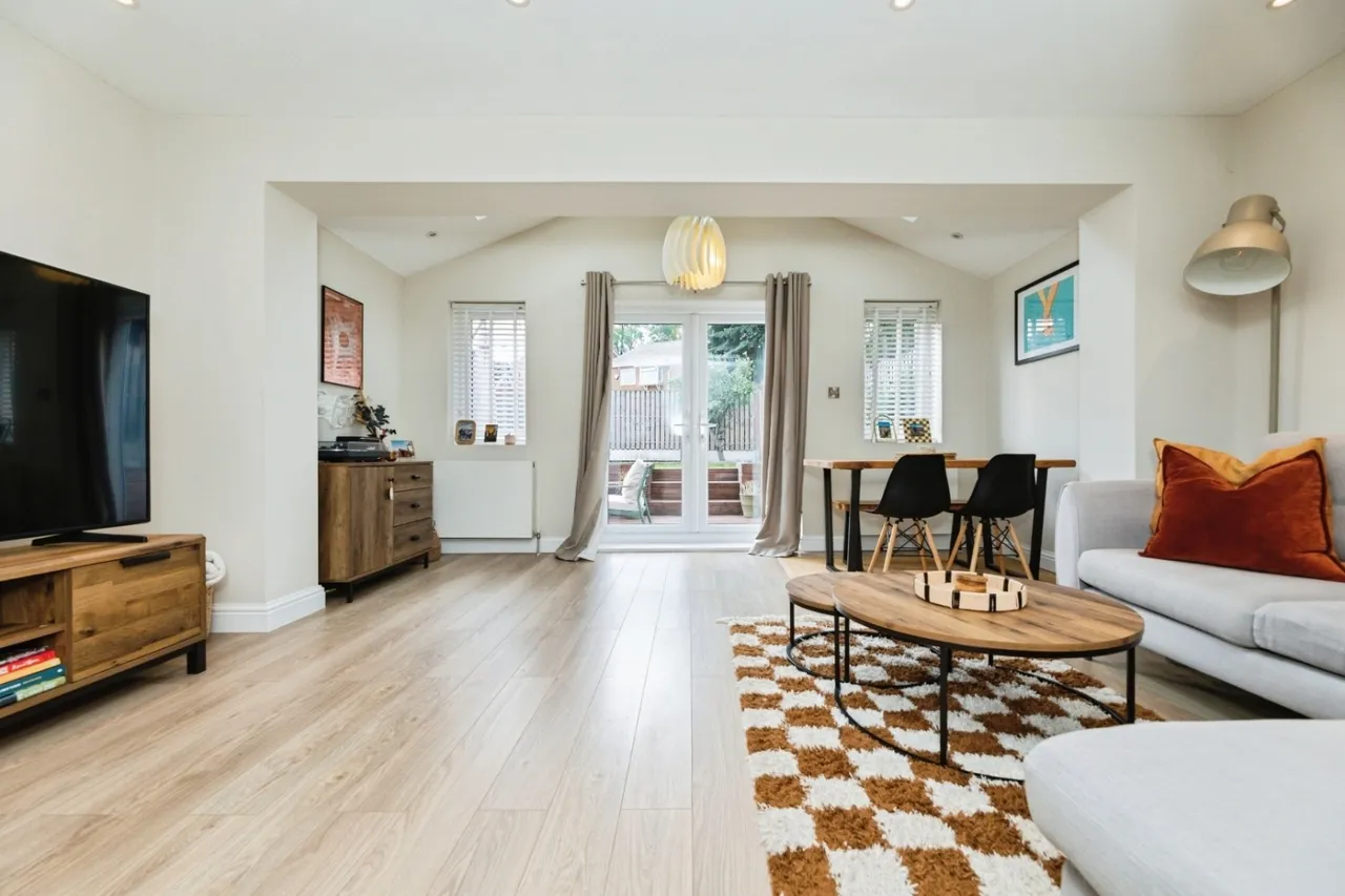Dowland Gardens, High Green, S35, photo 10