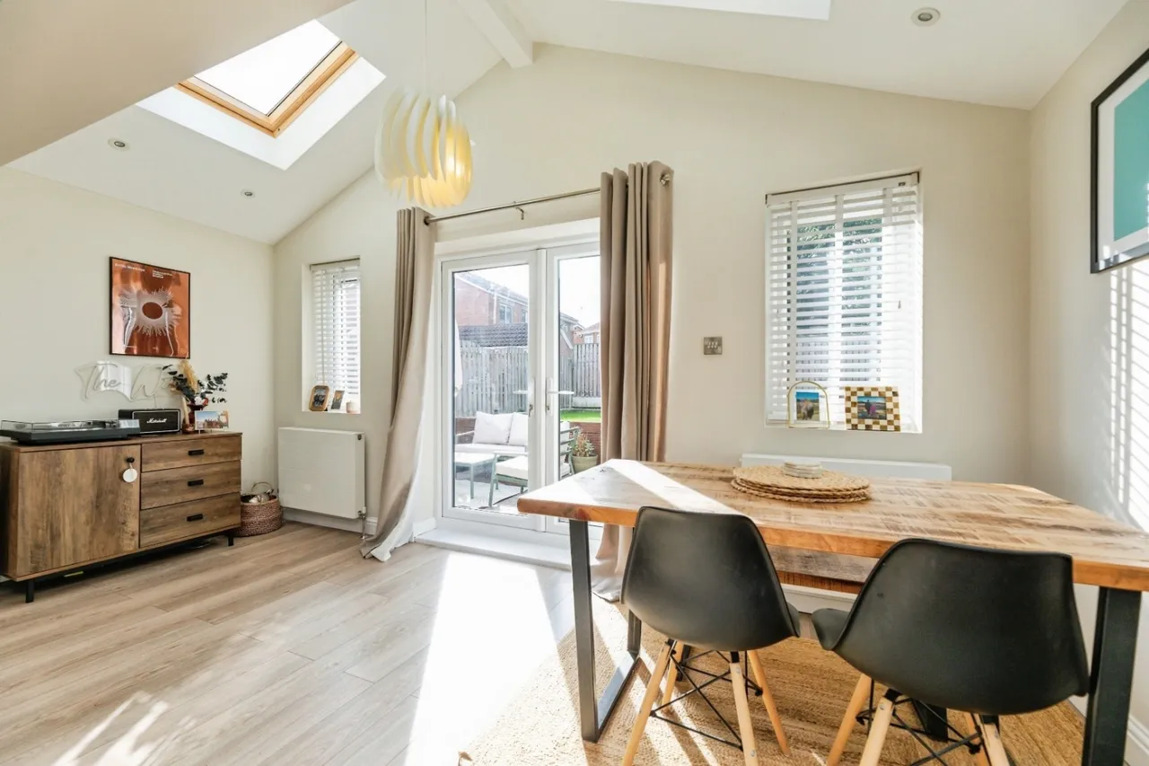 Dowland Gardens, High Green, S35, photo 9