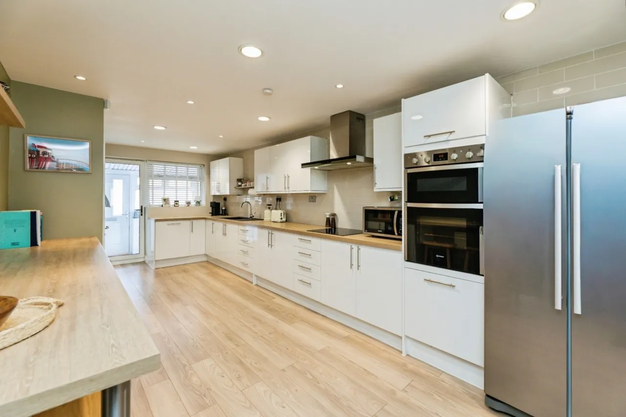 Dowland Gardens, High Green, S35, photo 4