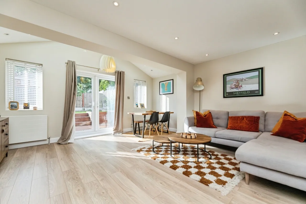 Dowland Gardens, High Green, S35, photo 8