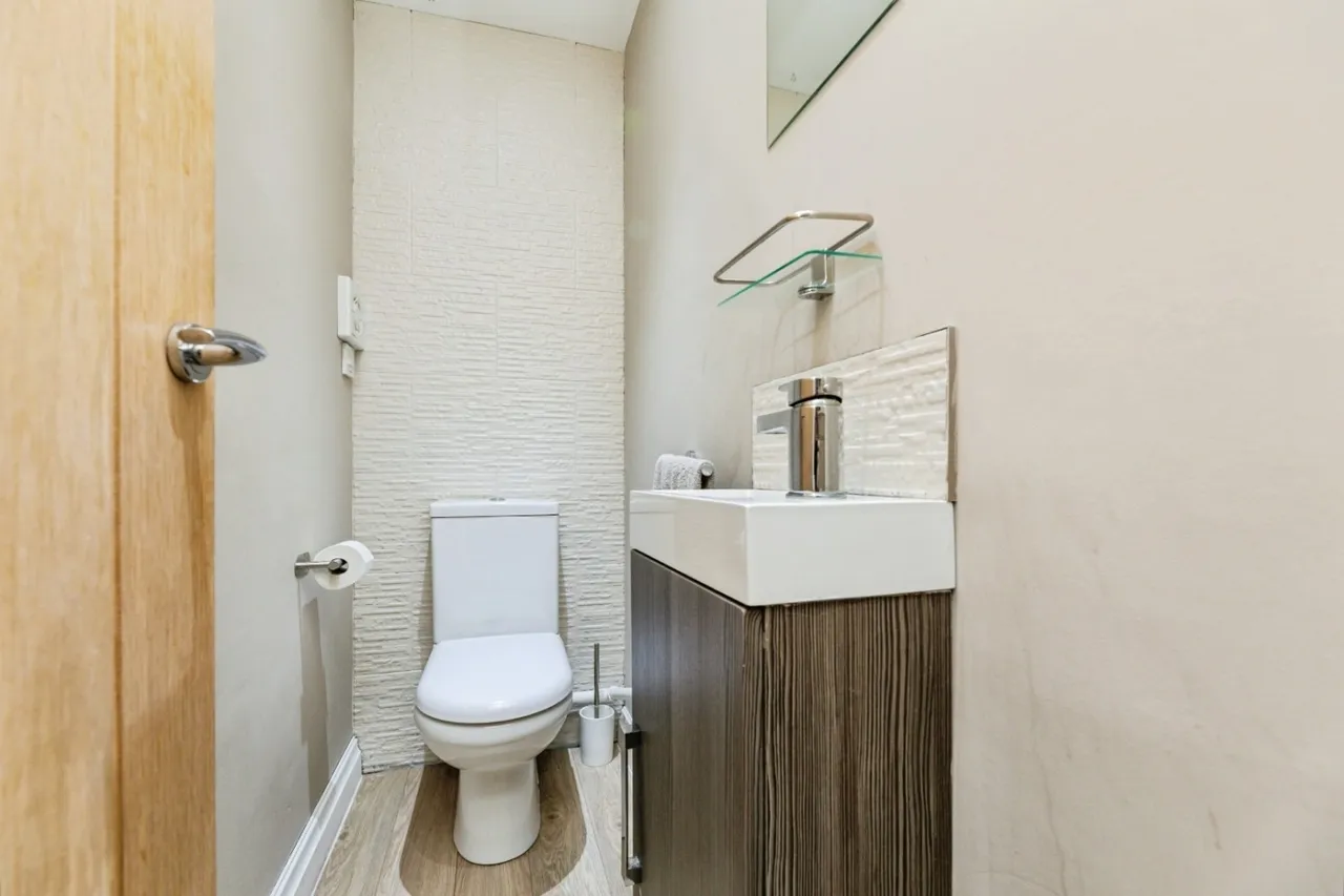 Dowland Gardens, High Green, S35, photo 11