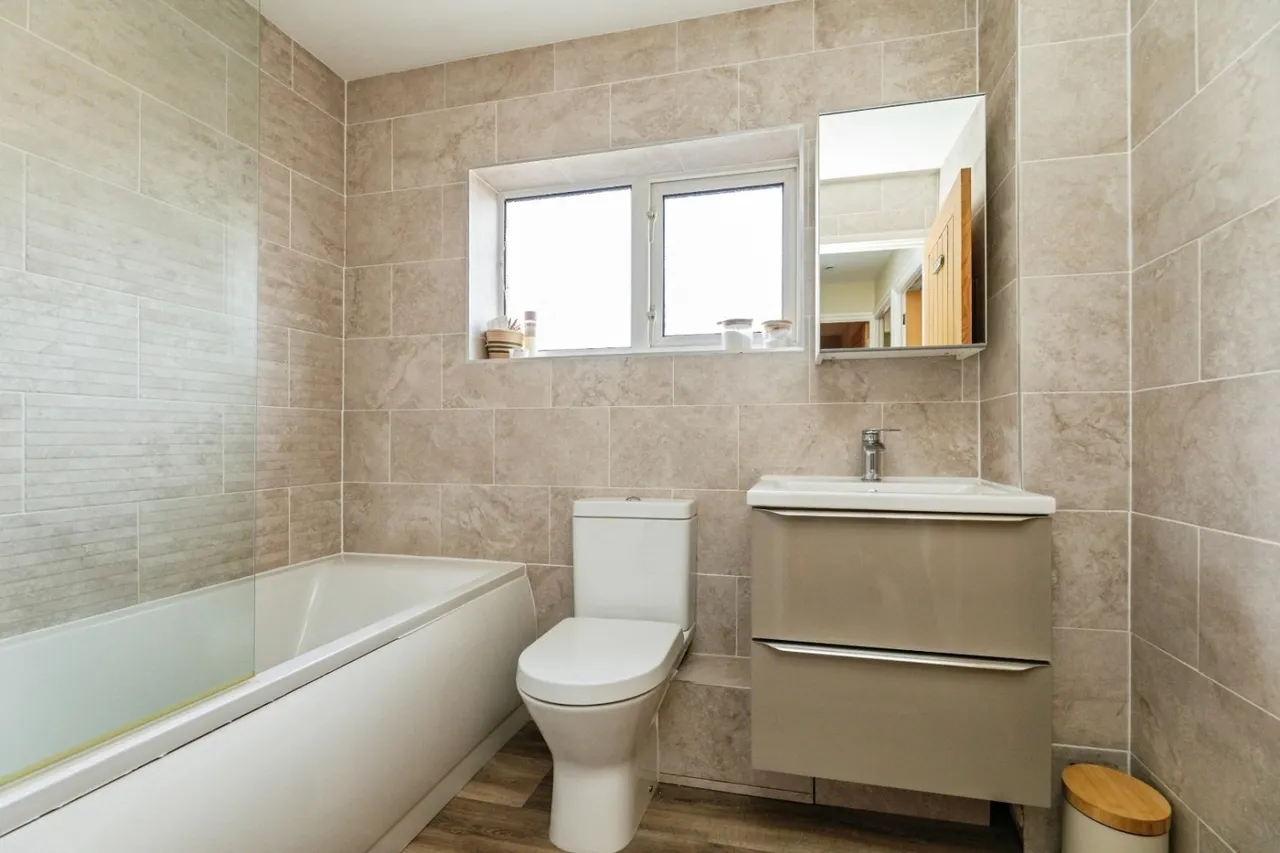 Dowland Gardens, High Green, S35, photo 20