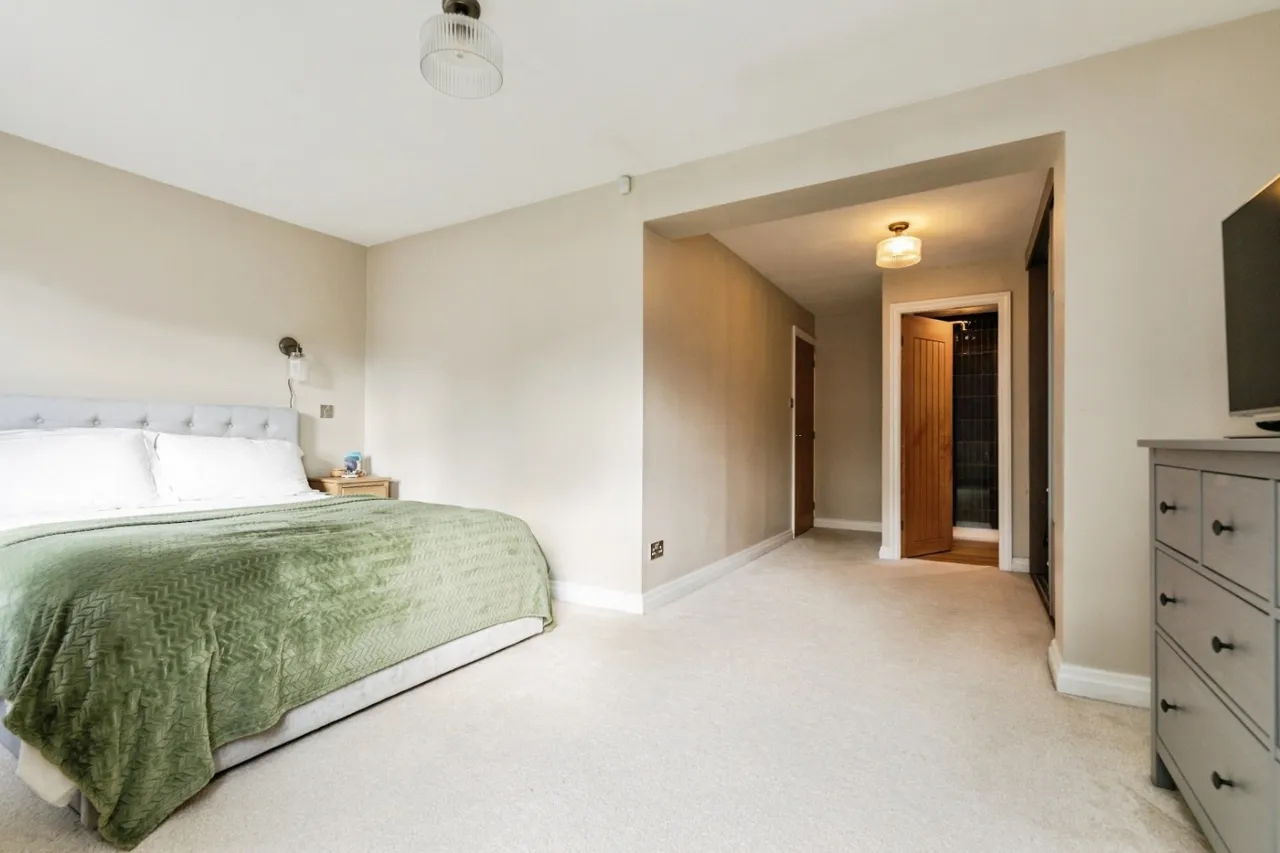 Dowland Gardens, High Green, S35, photo 15