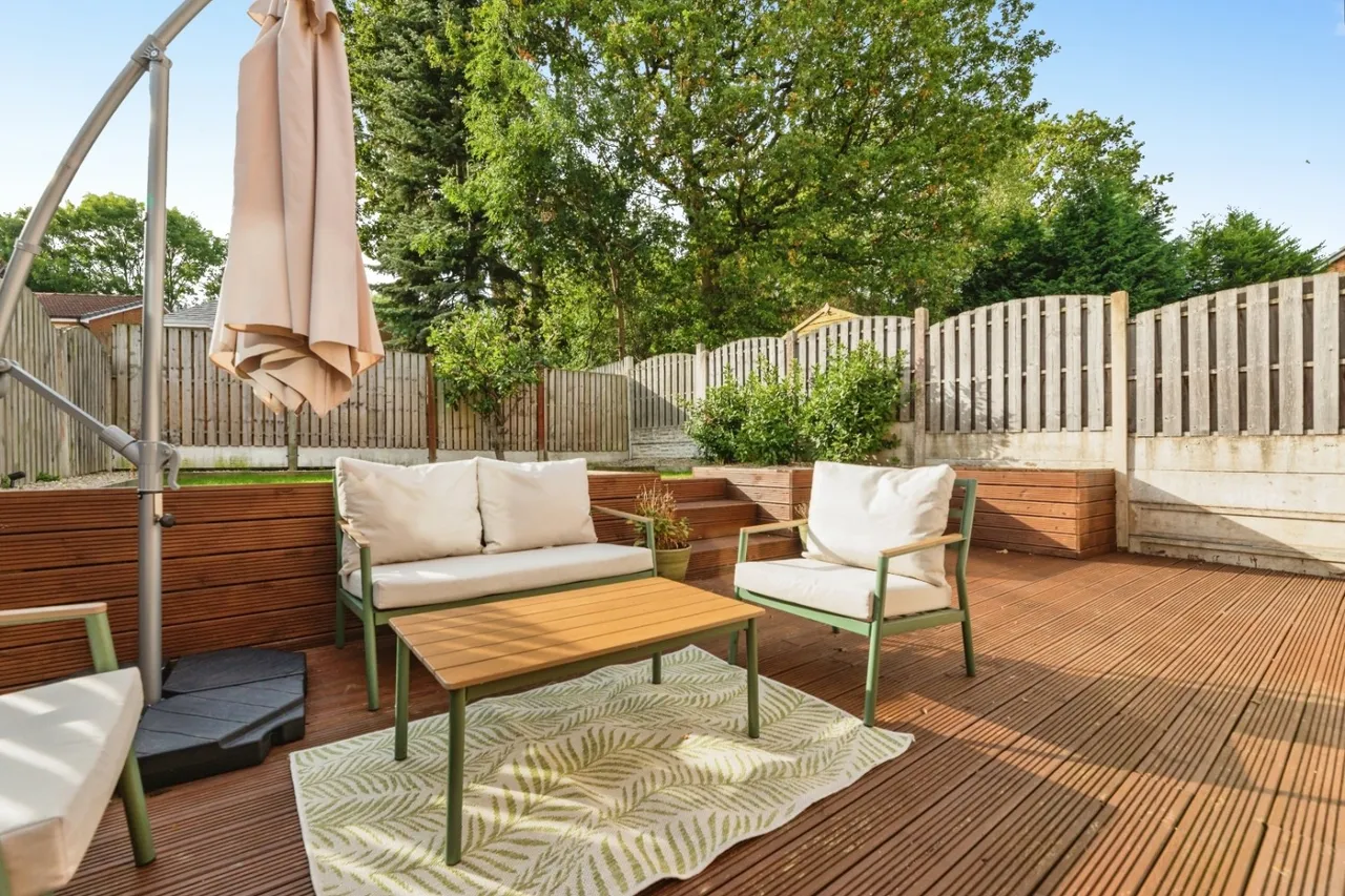Dowland Gardens, High Green, S35, photo 21