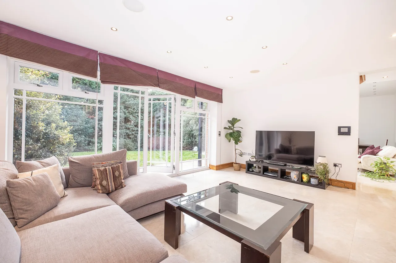 Cottenham Park Road, London, SW20, photo 7