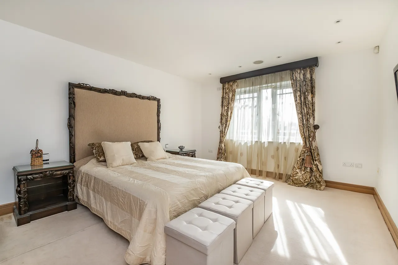 Cottenham Park Road, London, SW20, photo 11