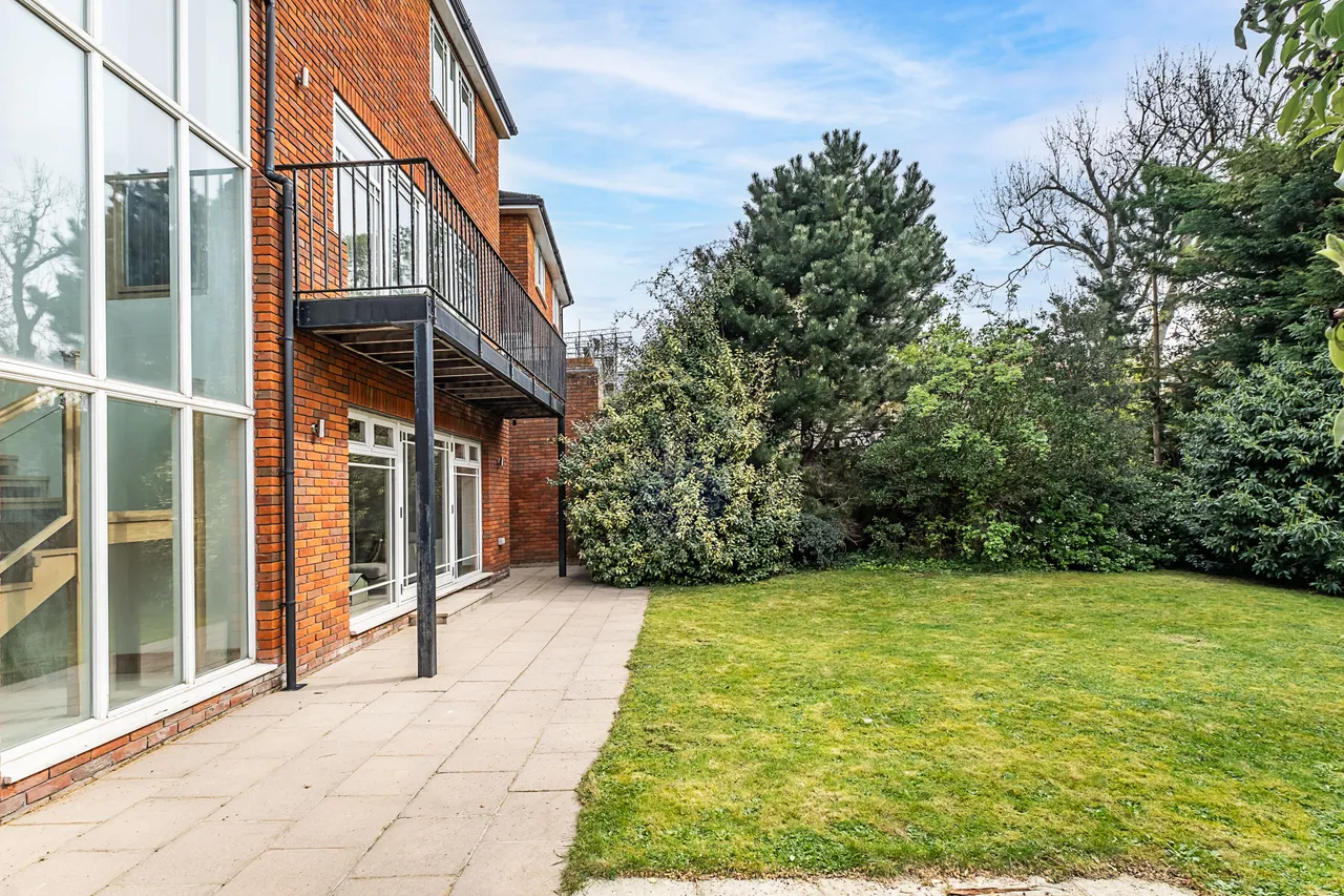 Cottenham Park Road, London, SW20, photo 12
