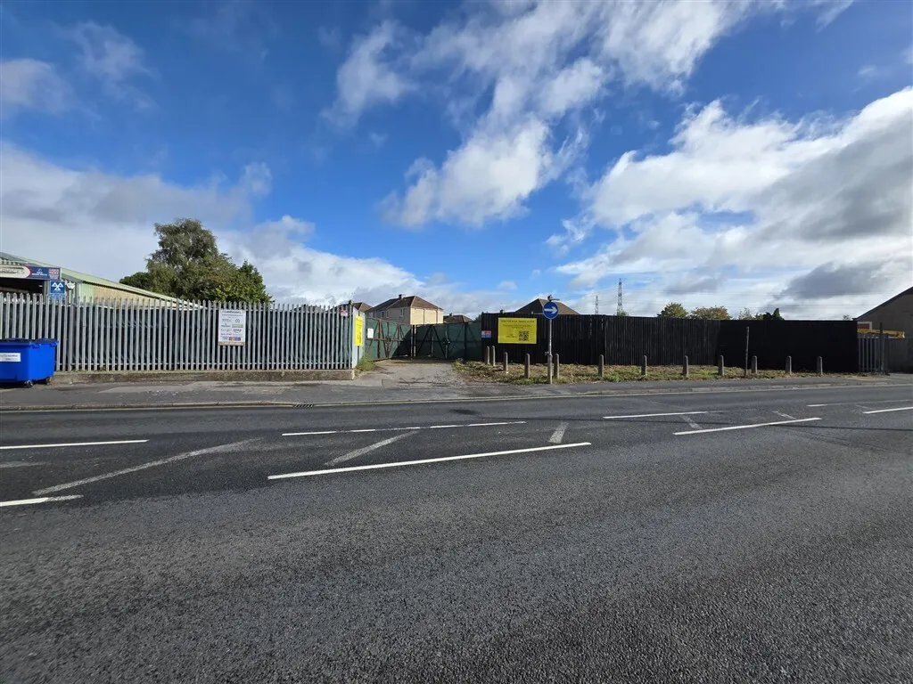 Commercial Road, Totton, SO40, photo 7