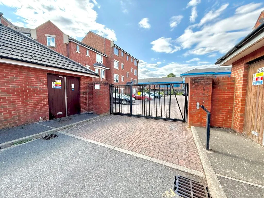 Watling Gardens, Dunstable LU6 3FD, photo 9