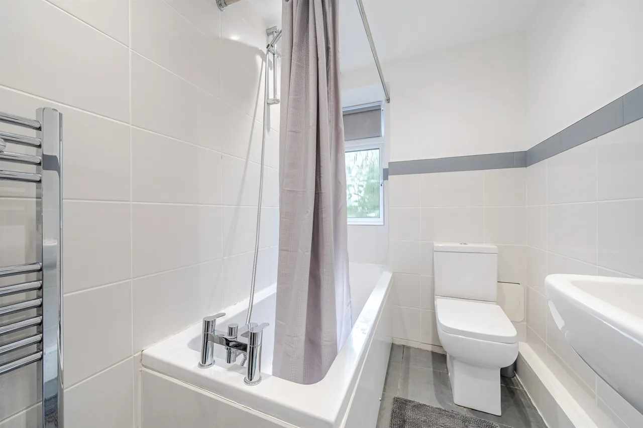 Winchester Close, Enfield, EN1, photo 9