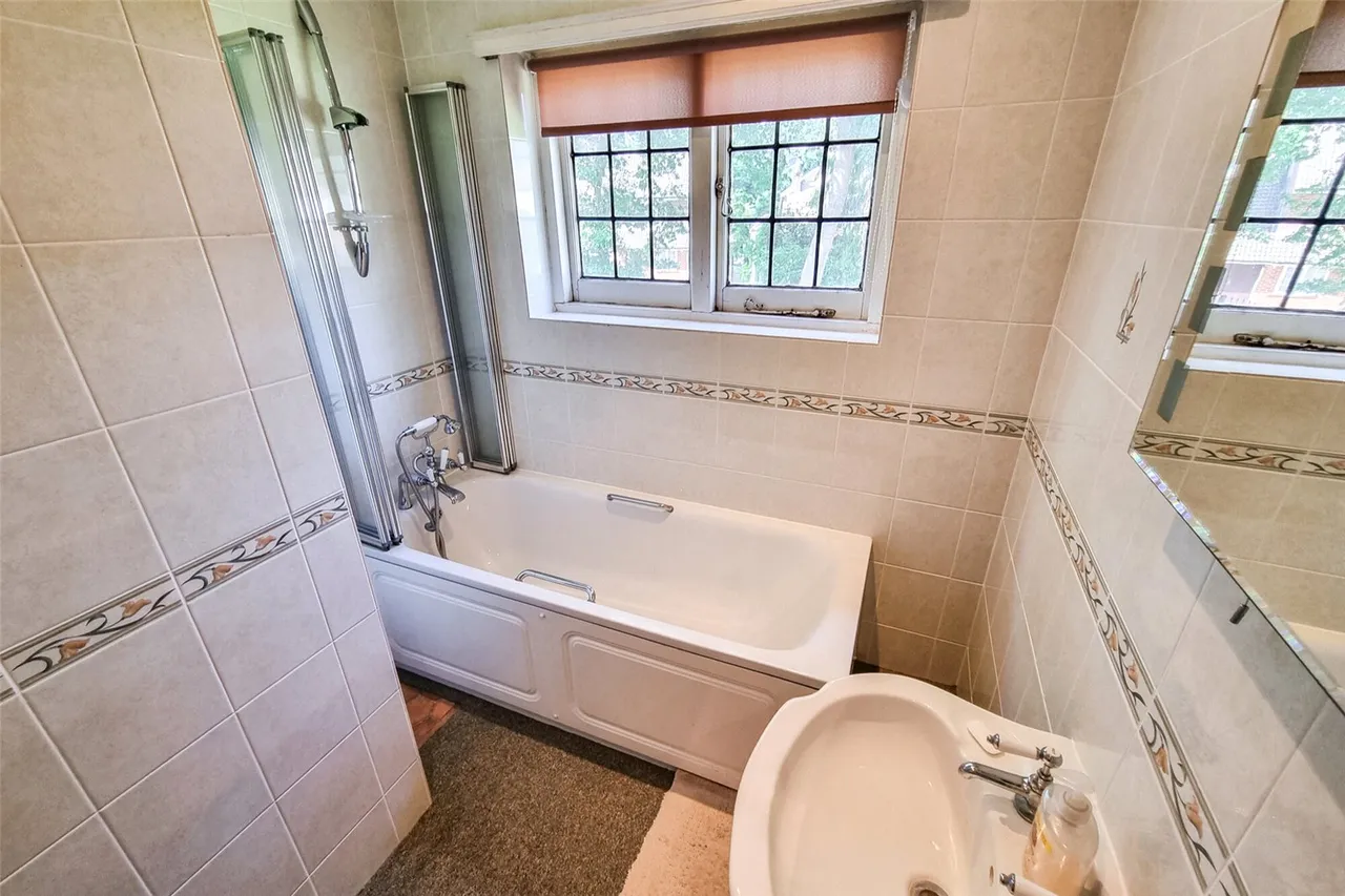 Horseshoe Lane, Ash Vale, Guildford, Surrey, GU12 5LL, photo 17