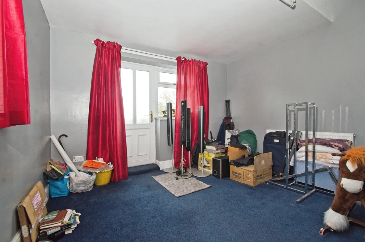 Commercial Street, Pontypool, NP4, photo 6