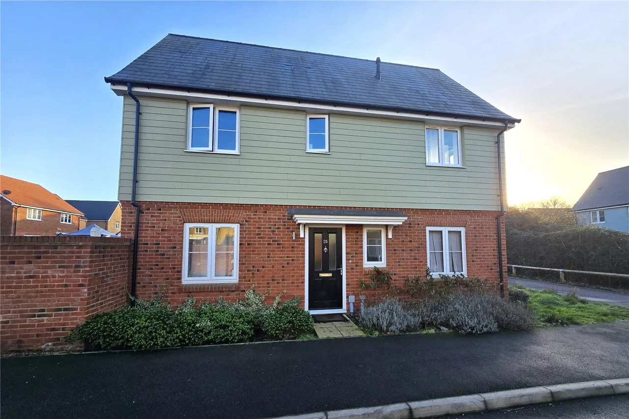 3 bed house for sale — Hop Garden Way, Ash, Surrey, GU12 6FN