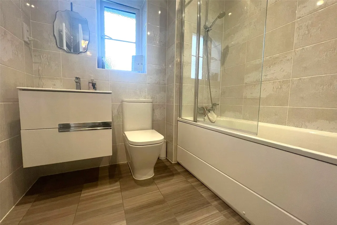 Hop Garden Way, Ash, Surrey, GU12 6FN, photo 5