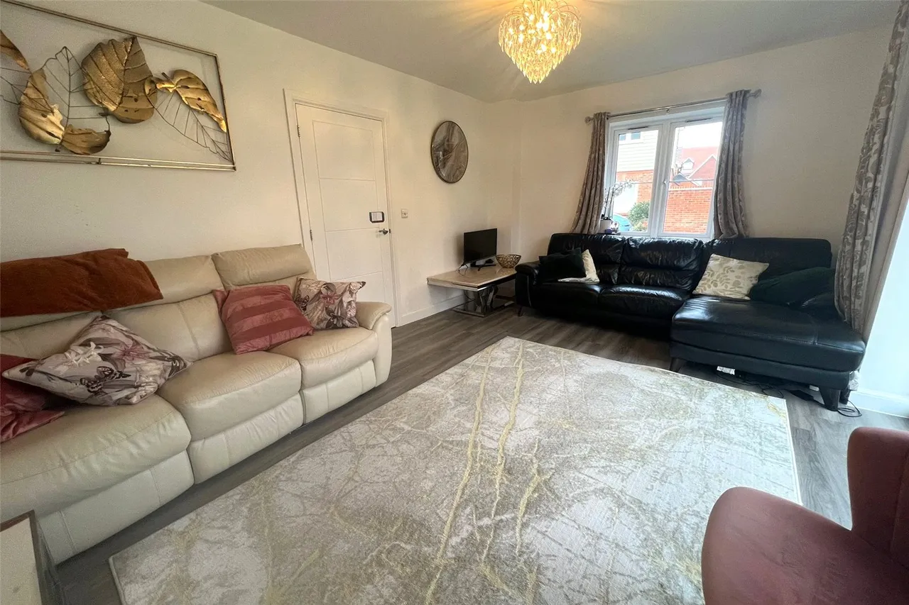 Hop Garden Way, Ash, Surrey, GU12 6FN, photo 4