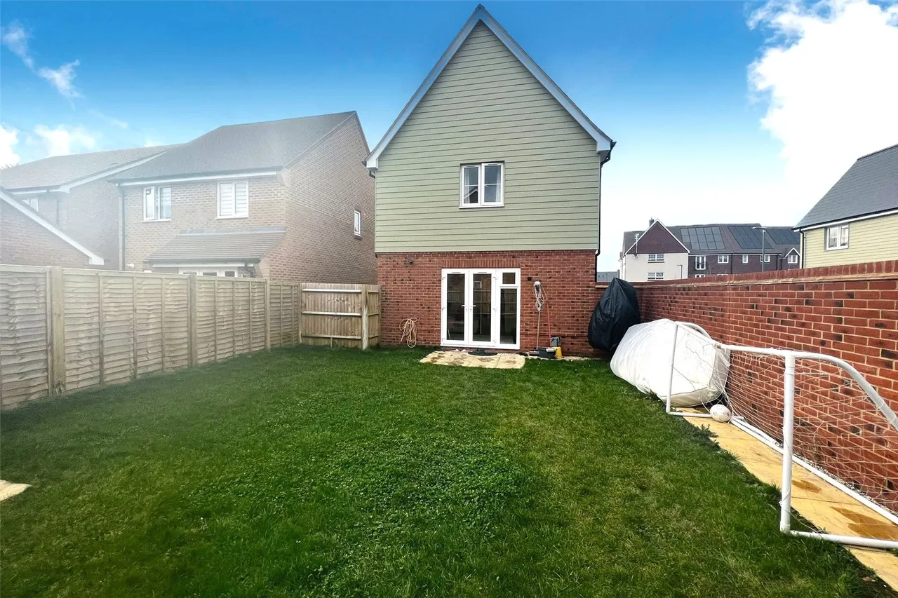 Hop Garden Way, Ash, Surrey, GU12 6FN, photo 15
