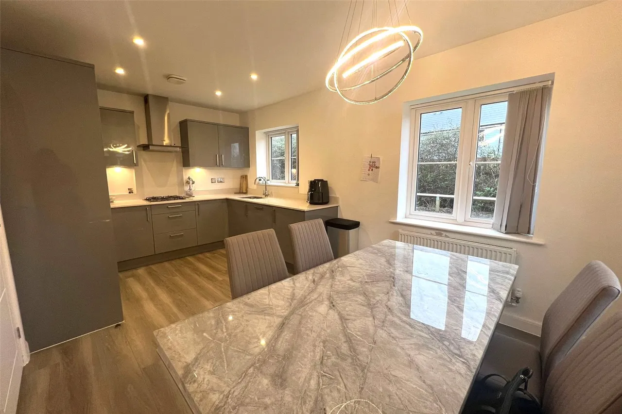 Hop Garden Way, Ash, Surrey, GU12 6FN, photo 2