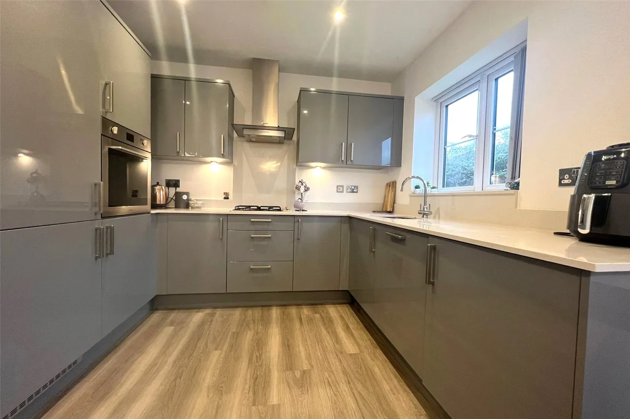Hop Garden Way, Ash, Surrey, GU12 6FN, photo 9