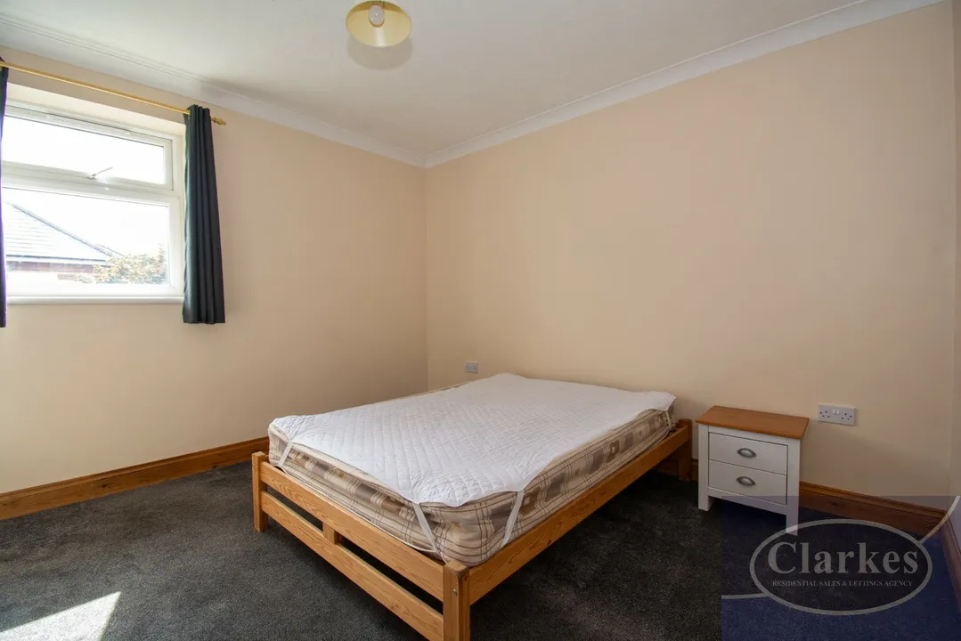 Redhill Drive, Winton, photo 6