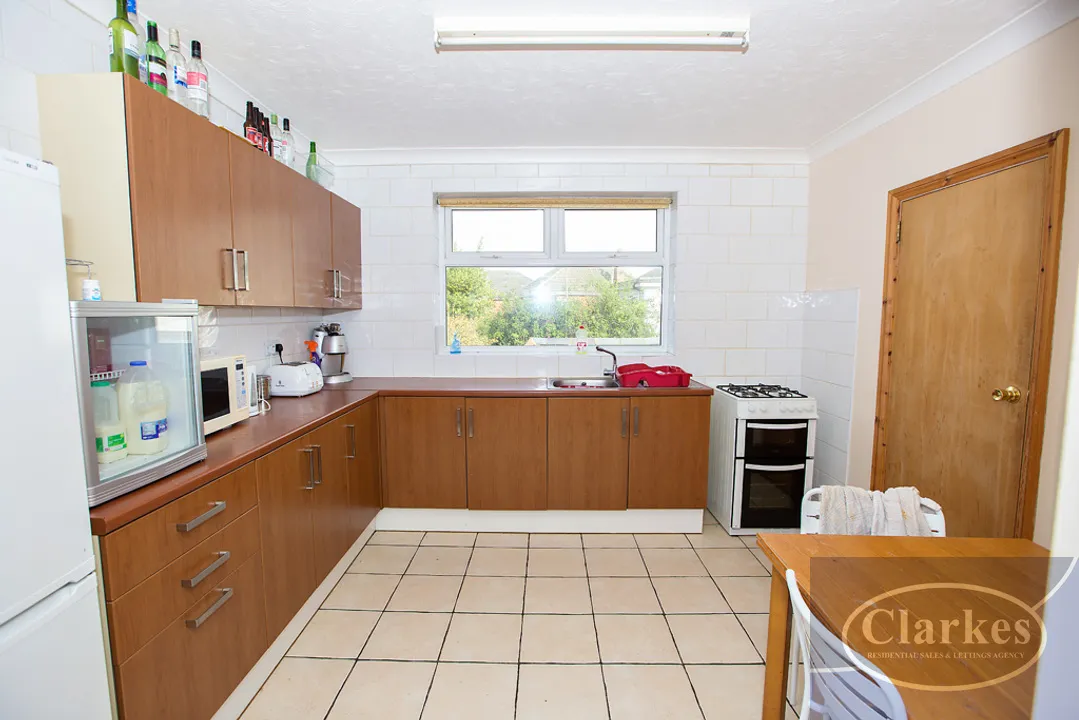 Redhill Drive, Winton, photo 2