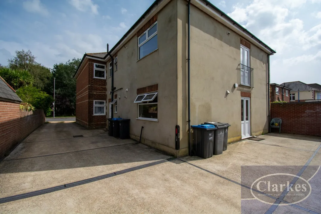 Redhill Drive, Winton, photo 11