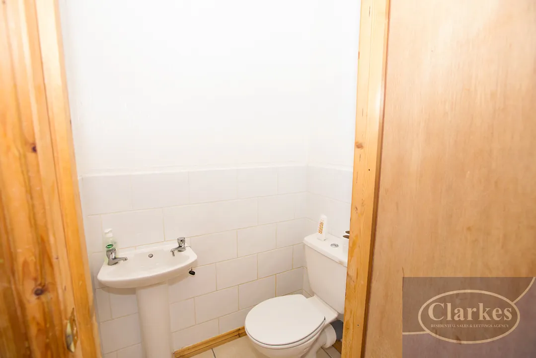 Redhill Drive, Winton, photo 5