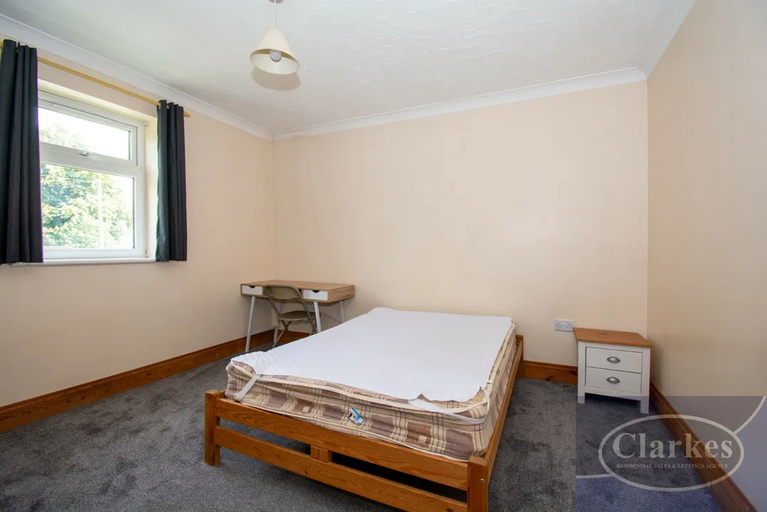 Redhill Drive, Winton, photo 8