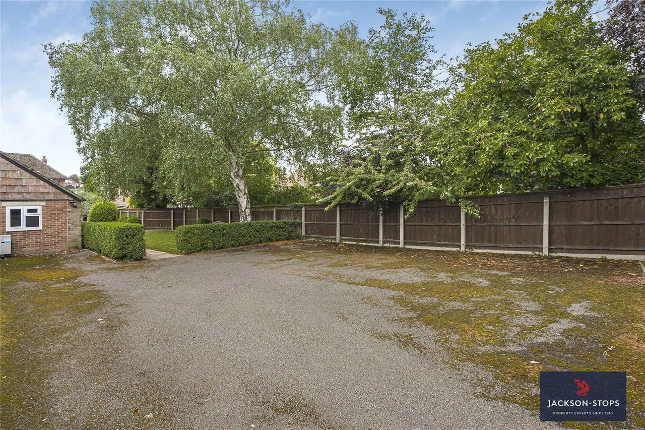 The Avenue, Newmarket, CB8, photo 15