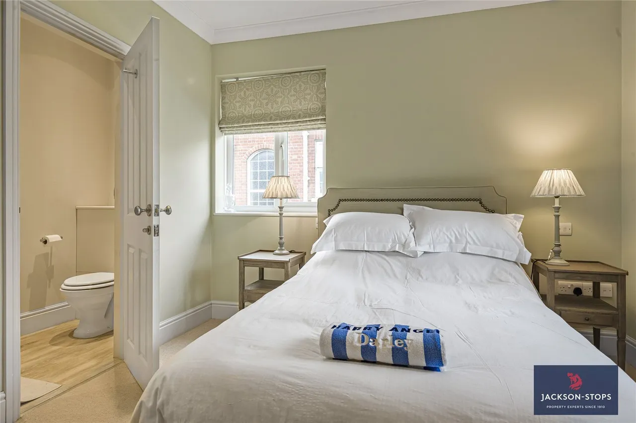 The Avenue, Newmarket, CB8, photo 11