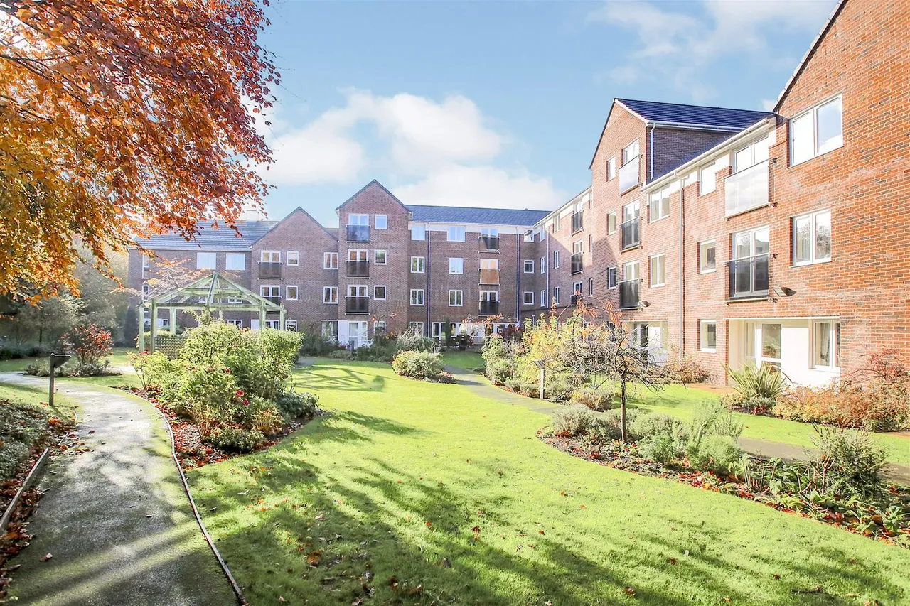 Station Approach, Cheadle Hulme, SK8, photo 14