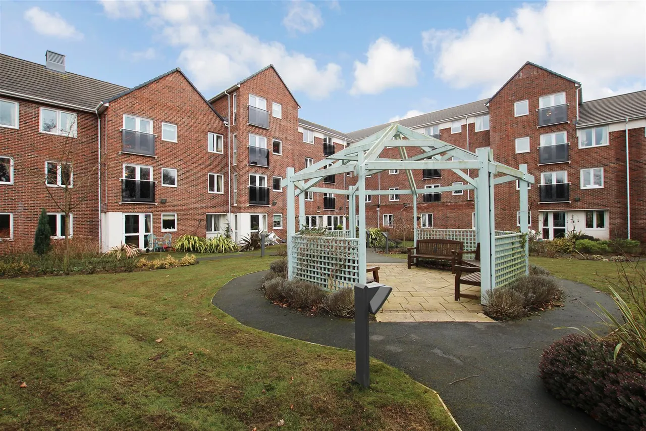 Station Approach, Cheadle Hulme, SK8, photo 19