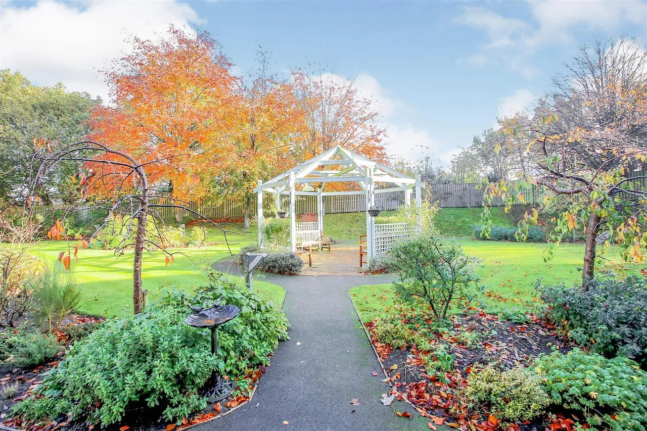 Station Approach, Cheadle Hulme, SK8, photo 15