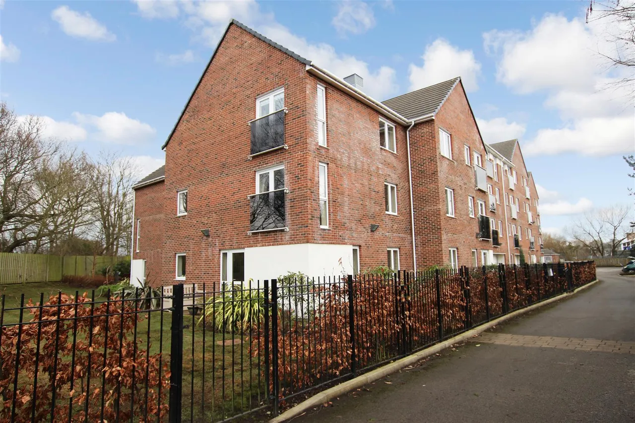 Station Approach, Cheadle Hulme, SK8, photo 16