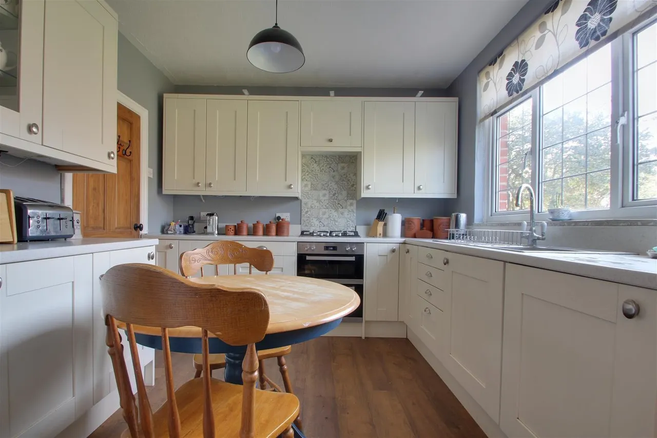 Southview Drive, Worthing, photo 5