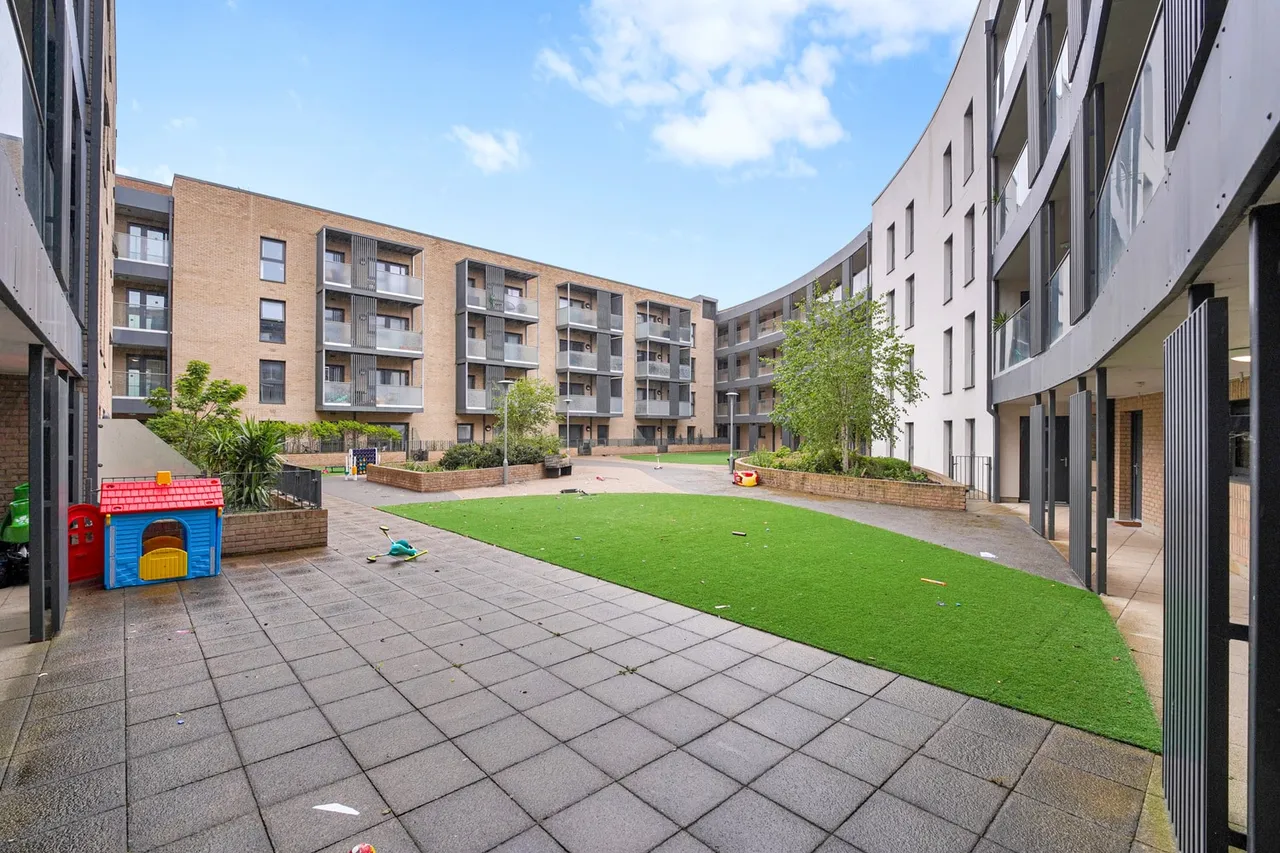 2 bed property for sale — 5 Blueberry Court, Holmeoak Avenue, Rainham, Greater London, RM13 8JG