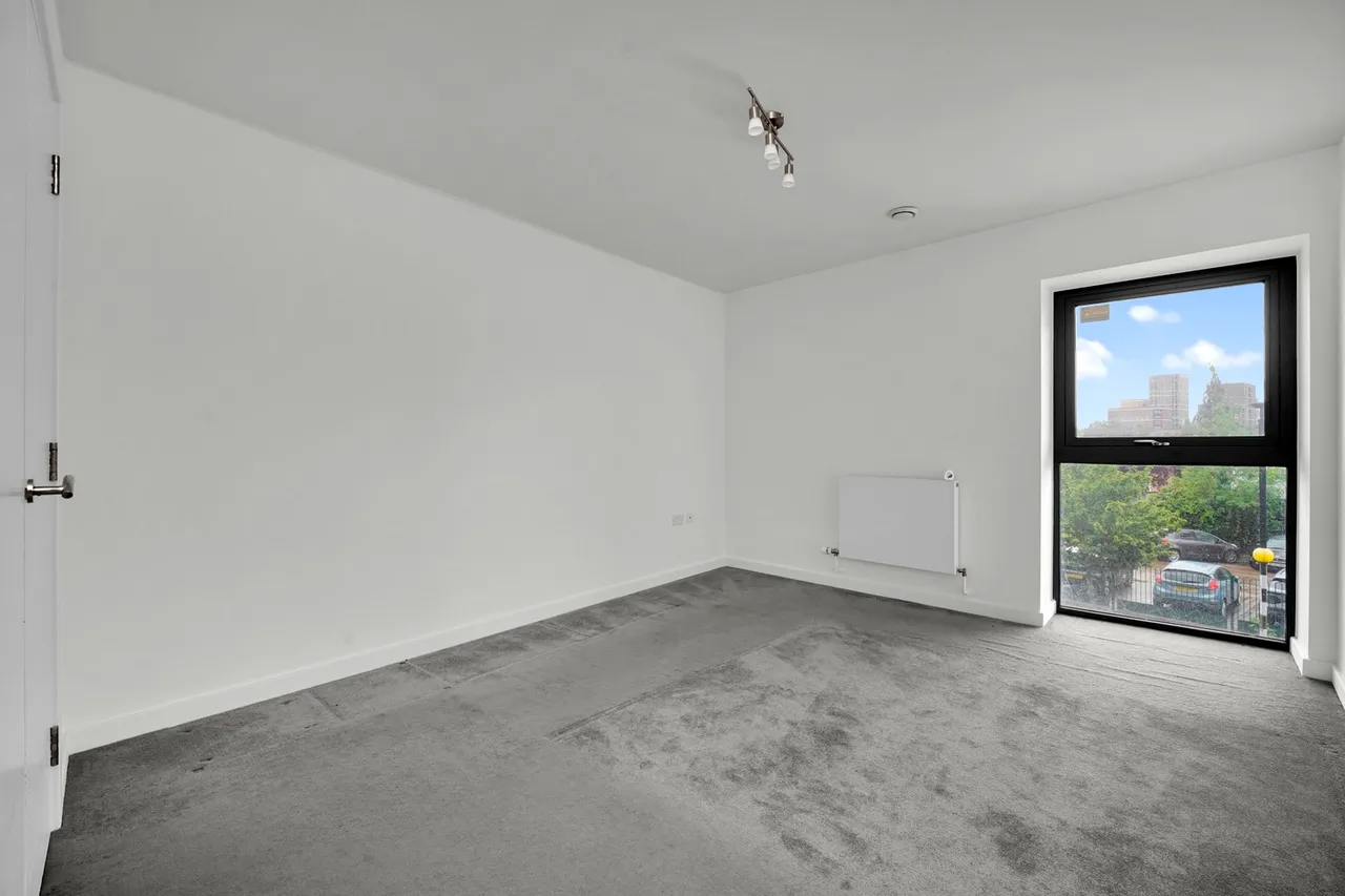 5 Blueberry Court, Holmeoak Avenue, Rainham, Greater London, RM13 8JG, photo 8