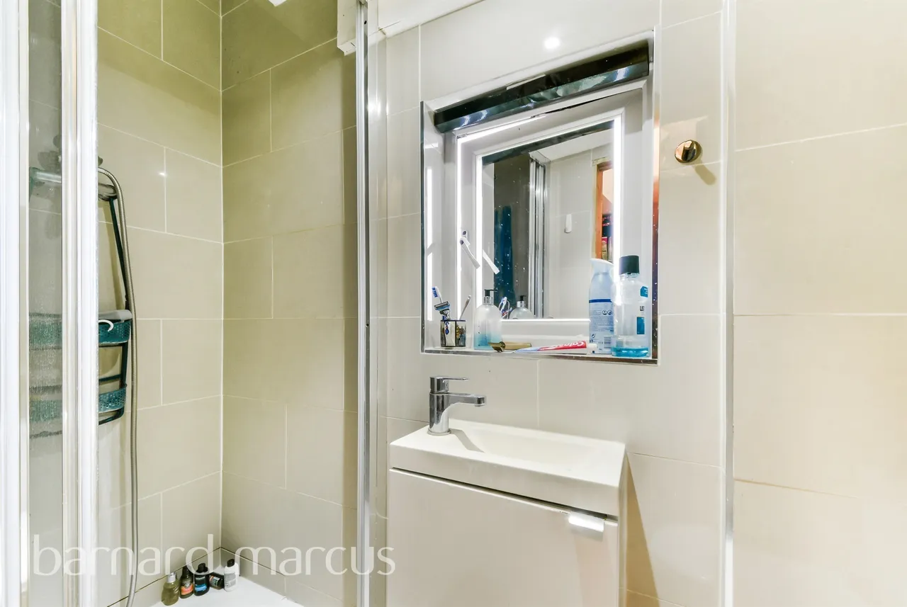 Springfield Avenue, London, SW20, photo 18