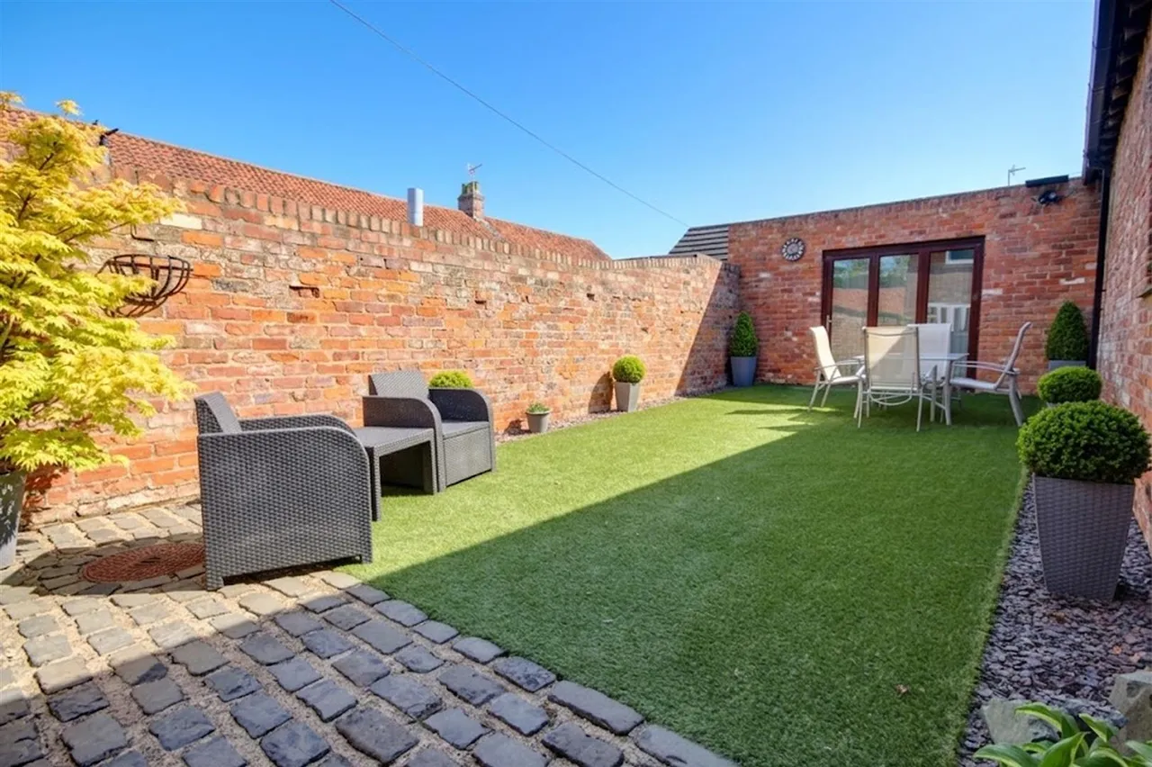The Green, North Newbald, photo 11