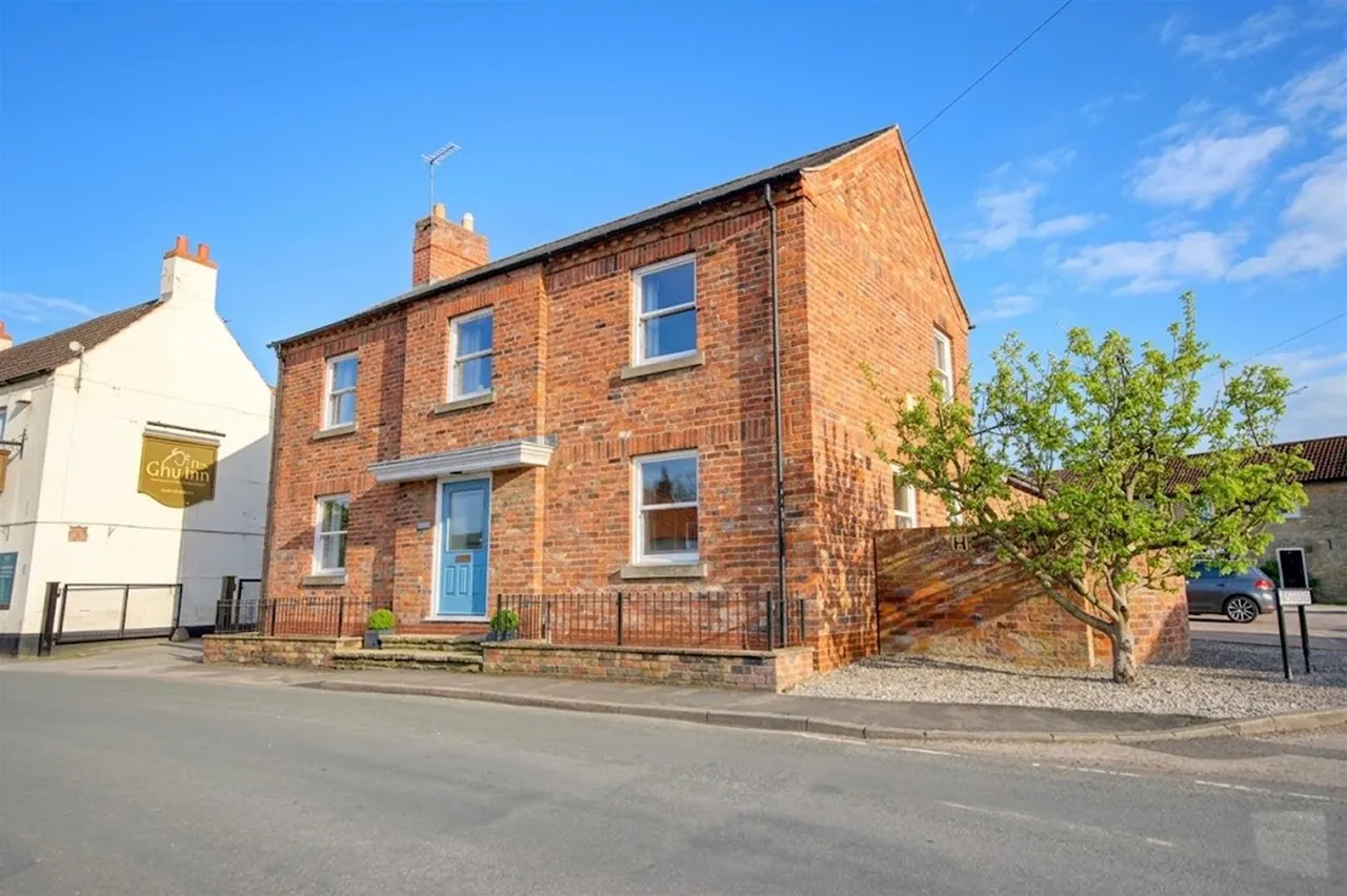4 bed house for sale — The Green, North Newbald